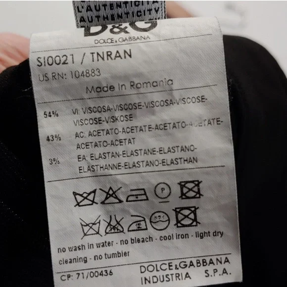 DOLCE & GABBANA KNEE LENGTH SKIRT (A422)